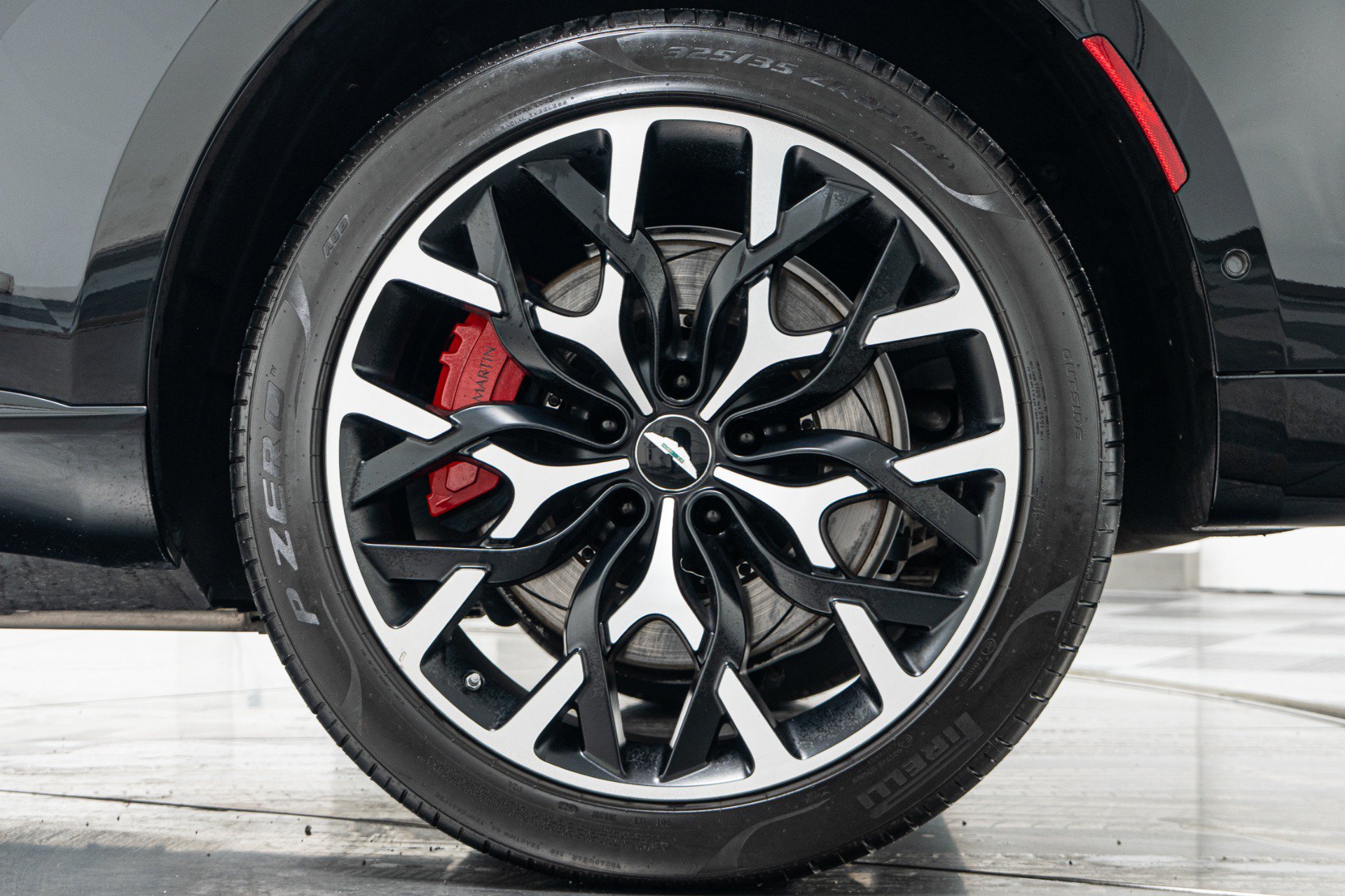 Used 2021 Aston Martin DBX AWD/4WD image 11