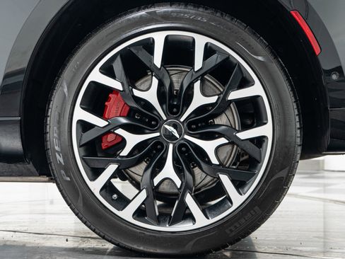 Used 2021 Aston Martin DBX AWD/4WD image 11