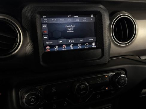 Used 2018 Jeep Wrangler Unlimited Sport S AWD/4WD image 17