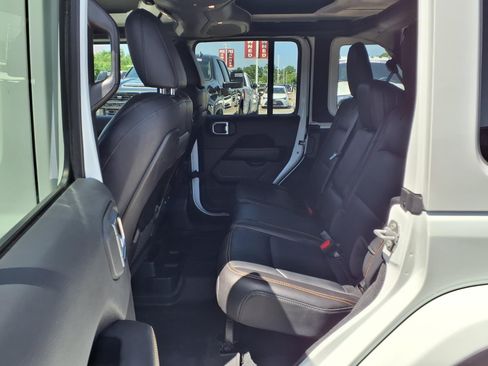 Used 2024 Jeep Wrangler Unlimited Sahara w/ Technology Group AWD/4WD image 9