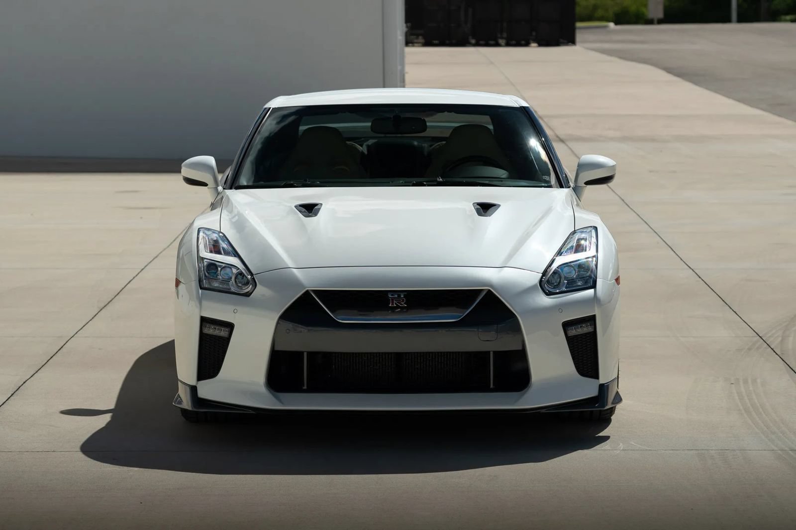 Used 2017 Nissan GT-R Premium w/ Premium Interior Package AWD/4WD image 25
