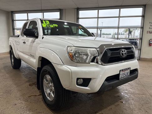 Used 2013 Toyota Tacoma PreRunner image 4