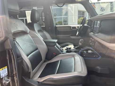 Used 2022 Ford Bronco Wildtrak image 8