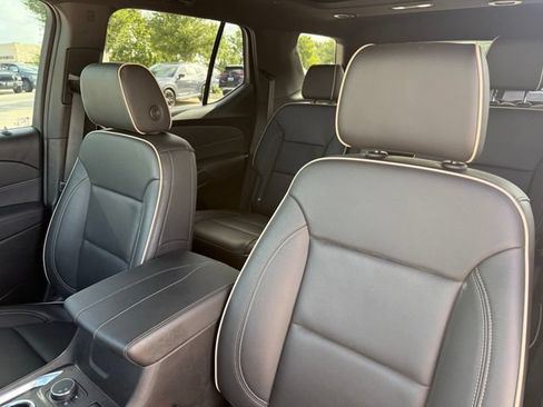 Used 2022 Chevrolet Traverse Premier FWD image 10