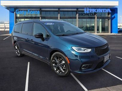 Used 2025 Chrysler Pacifica Limited