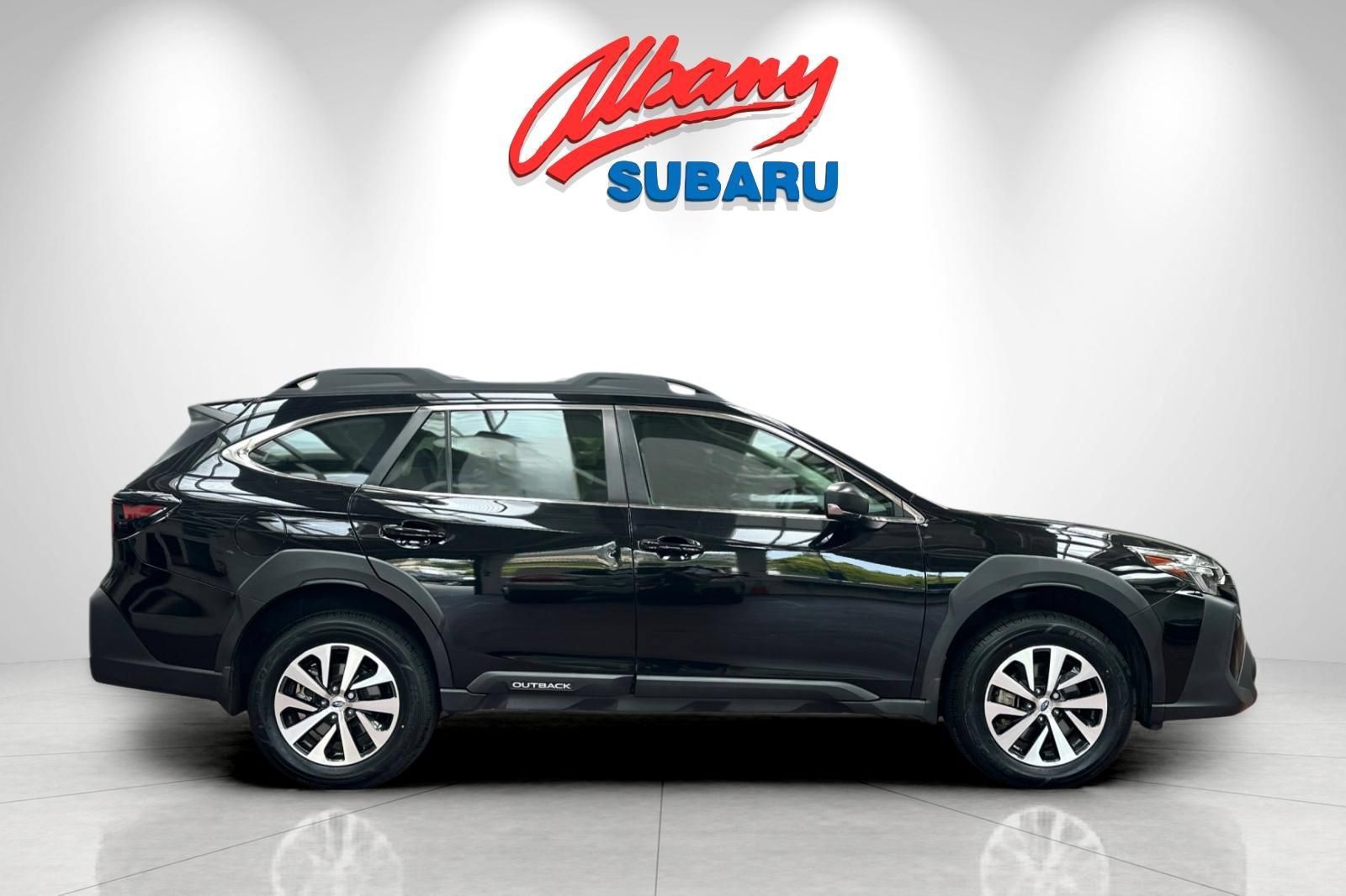 Used 2025 Subaru Outback AWD/4WD image 3