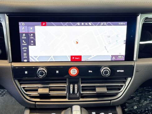 Certified 2025 Porsche Macan AWD/4WD image 16