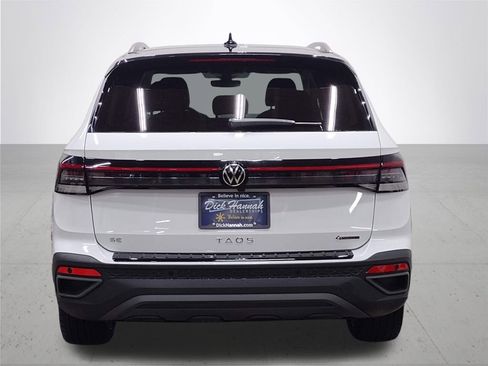 Certified 2025 Volkswagen Taos SE AWD/4WD image 12