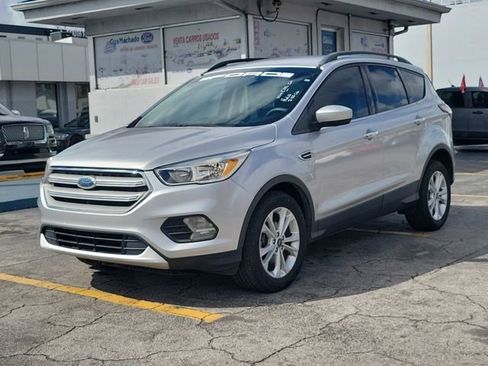 Used 2018 Ford Escape SE FWD image 2