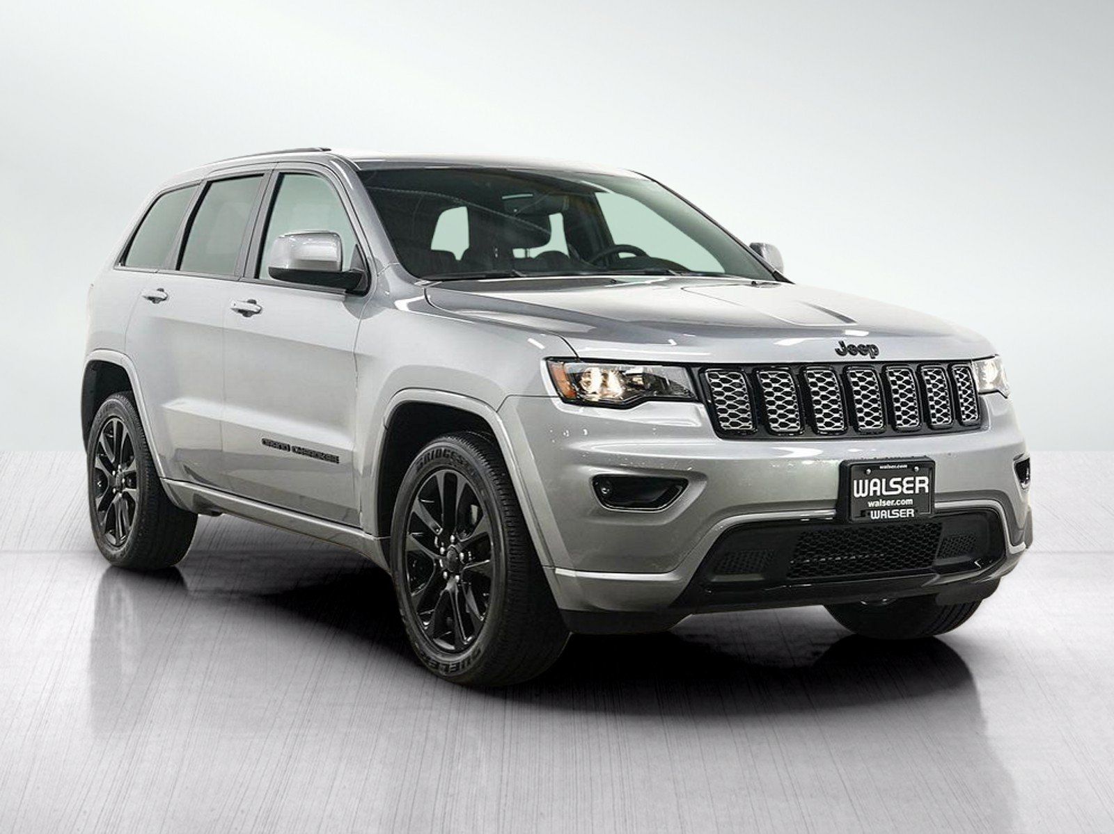 Used 2020 Jeep Grand Cherokee Altitude RWD image 7