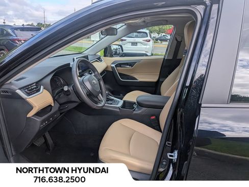 Used 2025 Toyota RAV4 XLE Premium w/ Weather Package AWD/4WD image 10