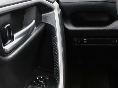 Used 2021 Toyota RAV4 XLE image 16