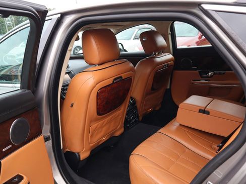Used 2011 Jaguar XJ L RWD image 11