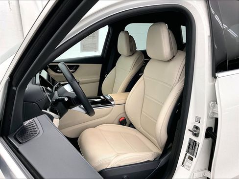 Used 2025 Mercedes-Benz GLC 350e 4MATIC image 16