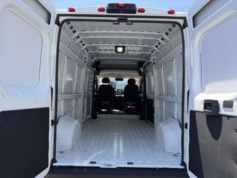 Used 2026 RAM ProMaster 2500 w/ Convenience Group FWD image 17