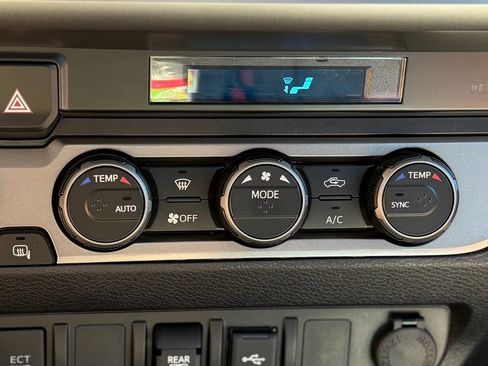 Used 2023 Toyota Tacoma SR5 AWD/4WD image 13