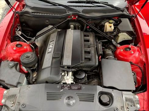 Used 2005 BMW Z4 2.5i image 10