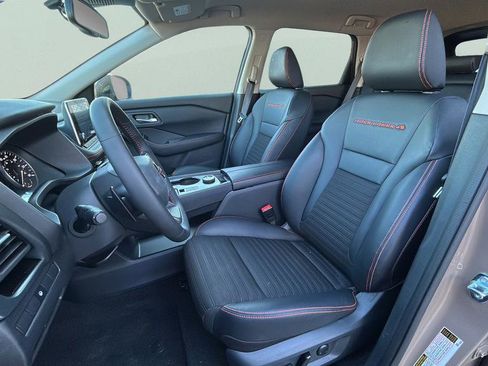 Used 2025 Nissan Rogue SV w/ Rock Creek Premium Package image 25