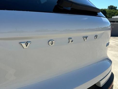 Certified 2024 Volvo XC40 B5 Plus w/ Climate Package AWD/4WD image 36