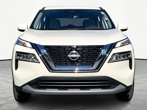 Used 2023 Nissan Rogue SV image 2