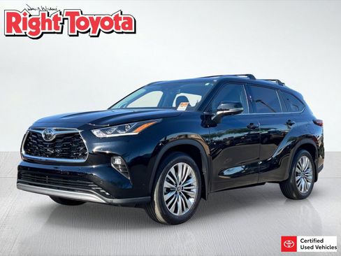 Certified 2025 Toyota Highlander Platinum AWD/4WD image 1