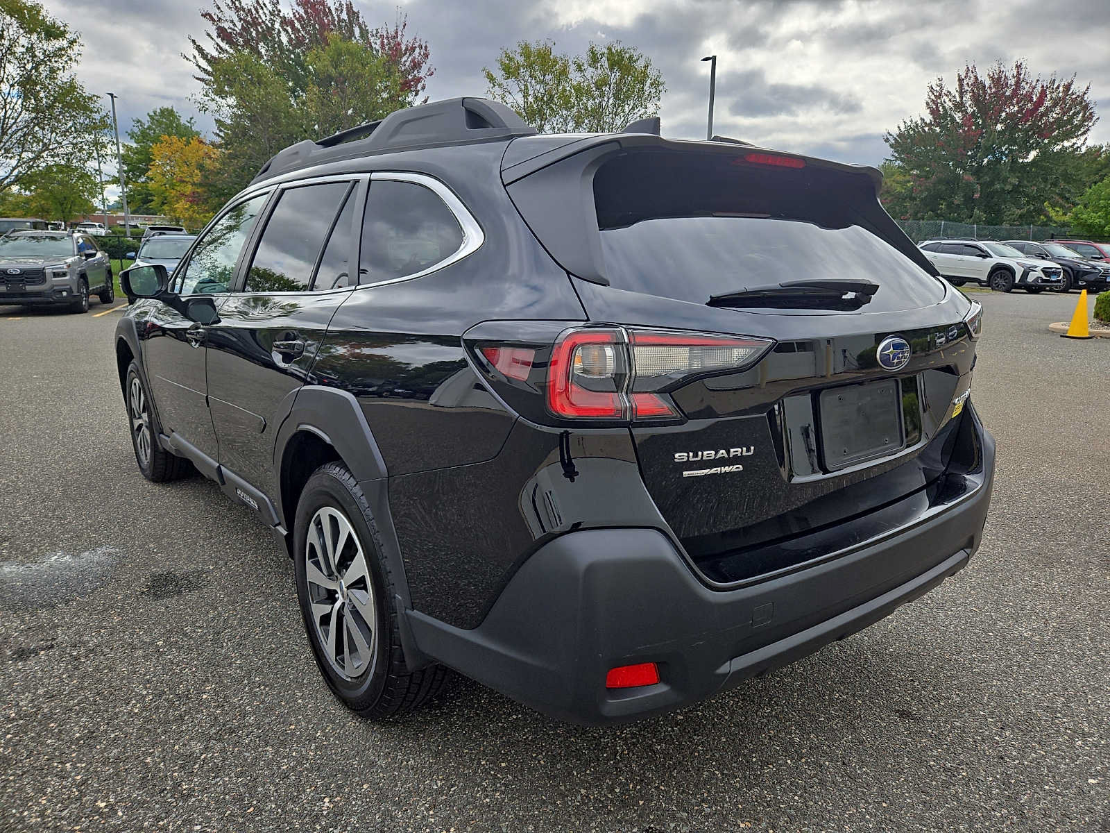 Used 2023 Subaru Outback Premium AWD/4WD image 4