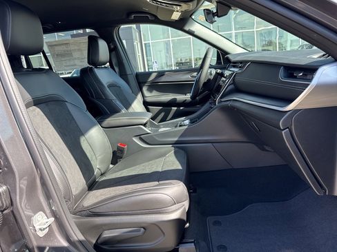 New 2025 Jeep Grand Cherokee Altitude image 26