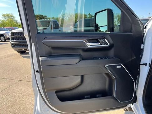 Used 2024 GMC Sierra 1500 SLT w/ SLT Premium Plus Package AWD/4WD image 10