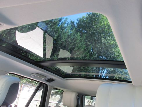 Used 2020 Land Rover Range Rover HSE image 64