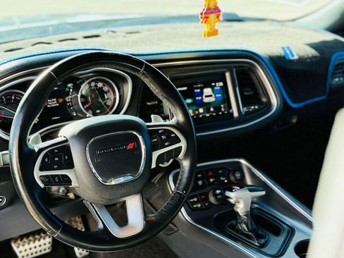 Used 2016 Dodge Challenger SXT Plus image 9