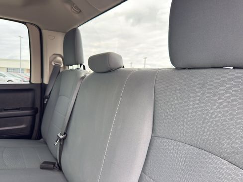 Used 2018 RAM 1500 Express AWD/4WD image 32