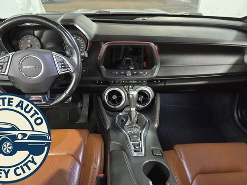 Used 2020 Chevrolet Camaro SS image 32