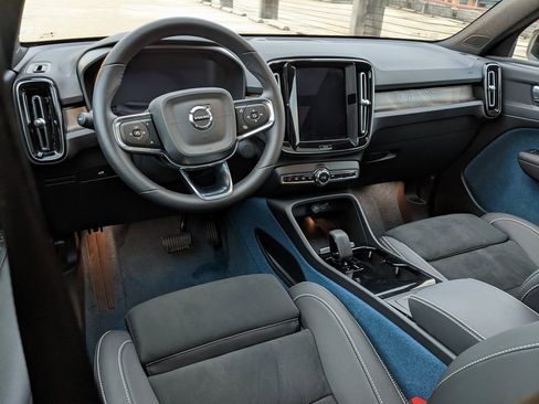 Certified 2024 Volvo XC40 Recharge Plus image 12