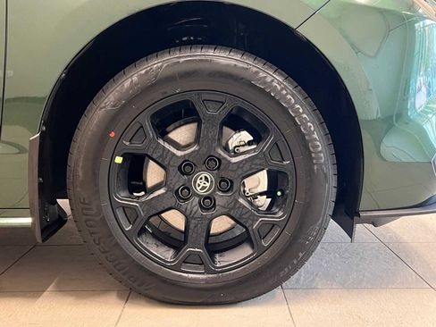 Certified 2025 Toyota Sienna XLE Woodland Edition image 7