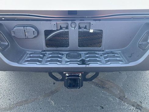 Used 2023 Toyota Tacoma SR5 w/ Technology Package AWD/4WD image 5