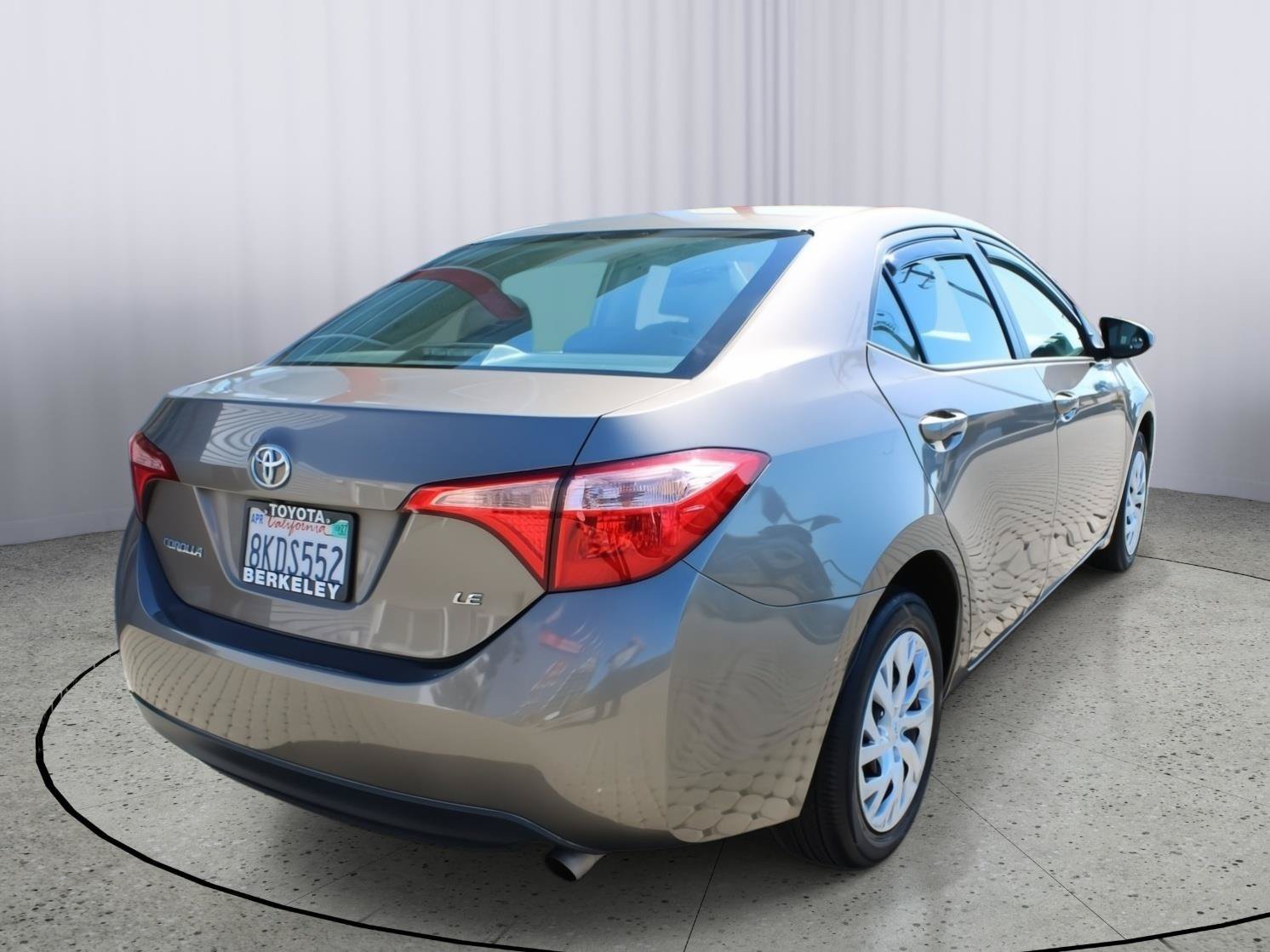 Used 2018 Toyota Corolla LE FWD image 8