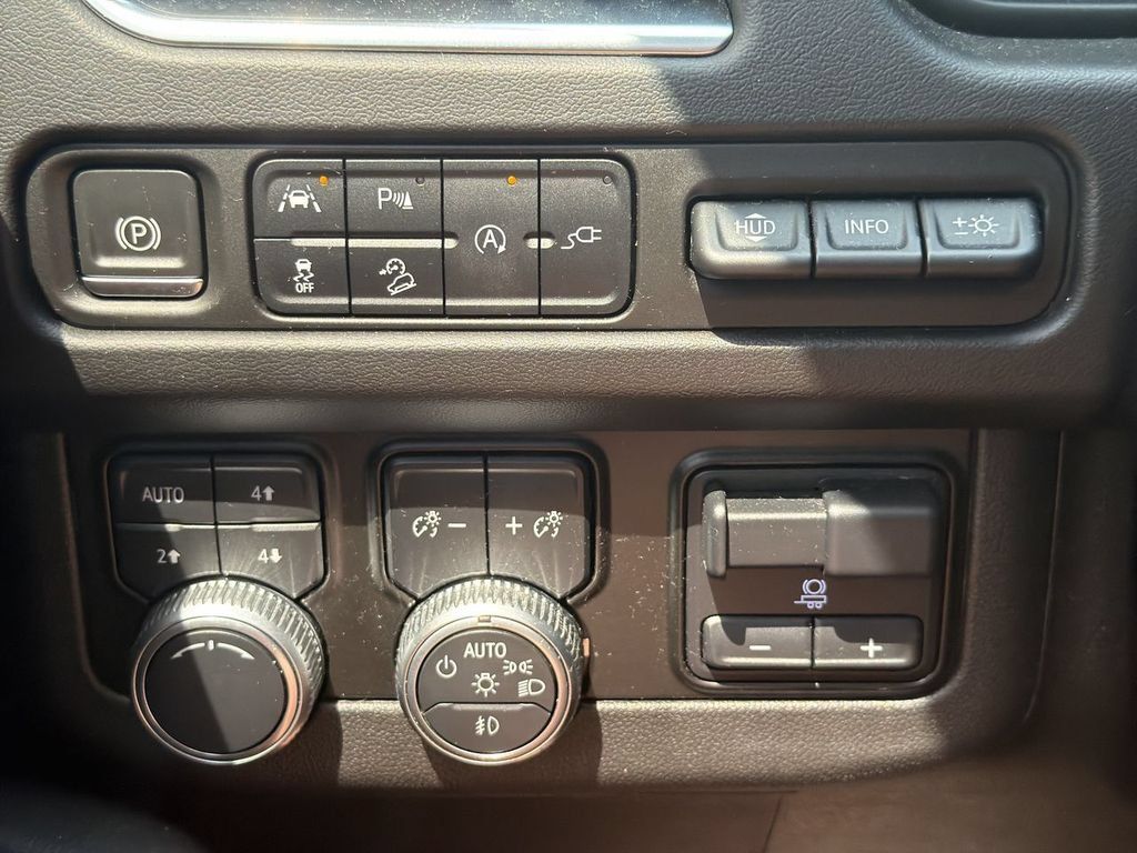 Used 2021 GMC Yukon AT4 w/ Rear Media and Nav Package AWD/4WD image 18