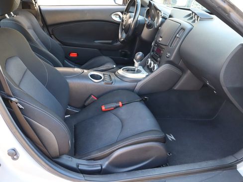 Used 2016 Nissan 370Z Coupe RWD image 15