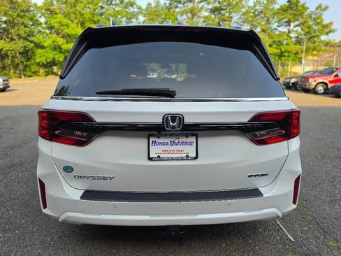 Used 2025 Honda Odyssey Touring image 4