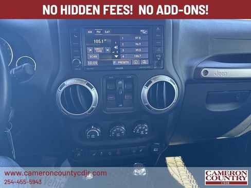 Used 2017 Jeep Wrangler Unlimited Rubicon w/ Cold Weather Group AWD/4WD image 12