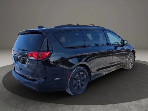 Used 2020 Chrysler Pacifica Limited w/ Quick Oder Package 2EV RED-S FWD image 4