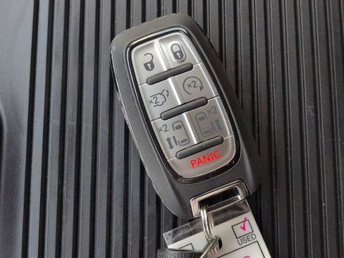 Used 2026 Chrysler Pacifica Limited FWD image 30