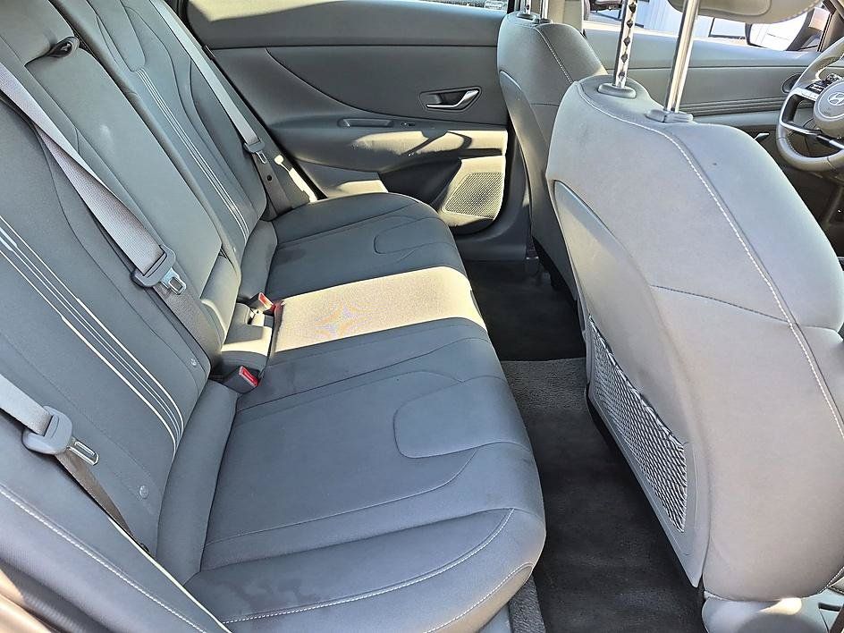 Used 2025 Hyundai Elantra SEL FWD image 33