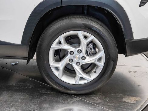 Used 2024 Chevrolet Trax LS w/ LS Convenience Package FWD image 10
