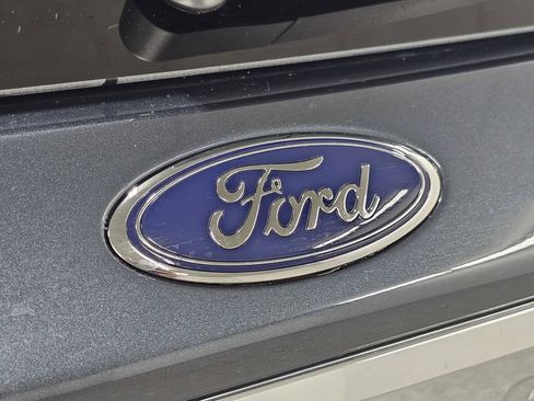 Used 2023 Ford Explorer XLT AWD/4WD image 28