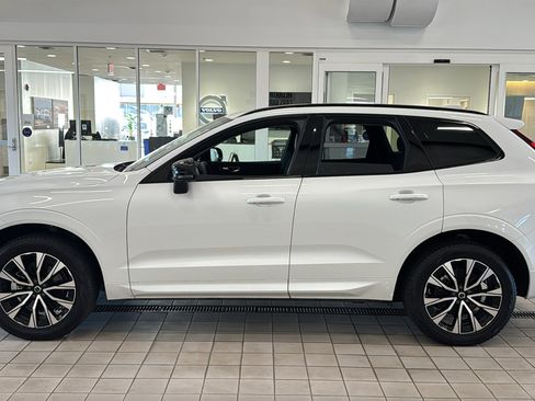 Used 2025 Volvo XC60 B5 Plus AWD/4WD image 8