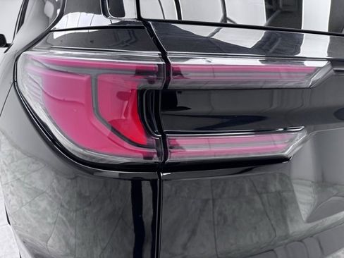 Used 2024 GMC Acadia Elevation image 14