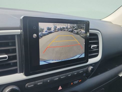 Certified 2025 Hyundai Venue Limited FWD image 20