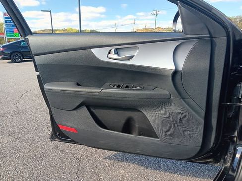 Used 2022 Kia Forte LXS FWD image 25
