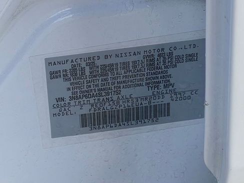 Used 2025 Nissan Kicks SR FWD image 16